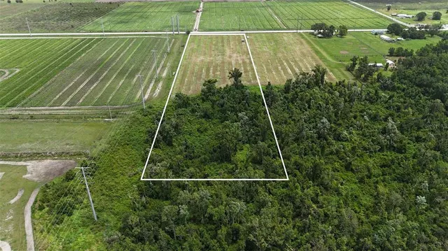 a view of a tennis court