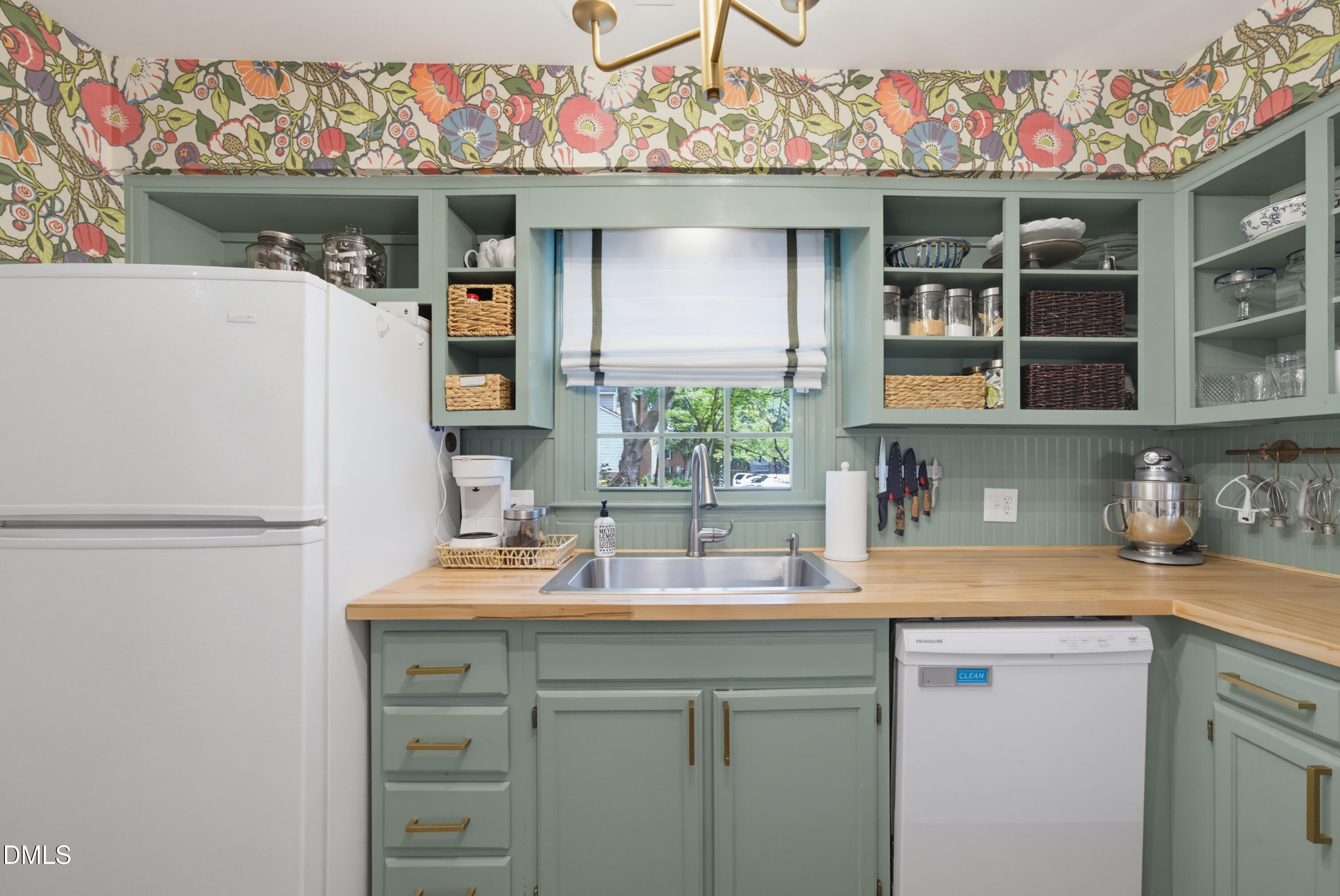 126 Wythe Circle Raleigh, NC 27615 - Photo 7 of 44 Kitchen2