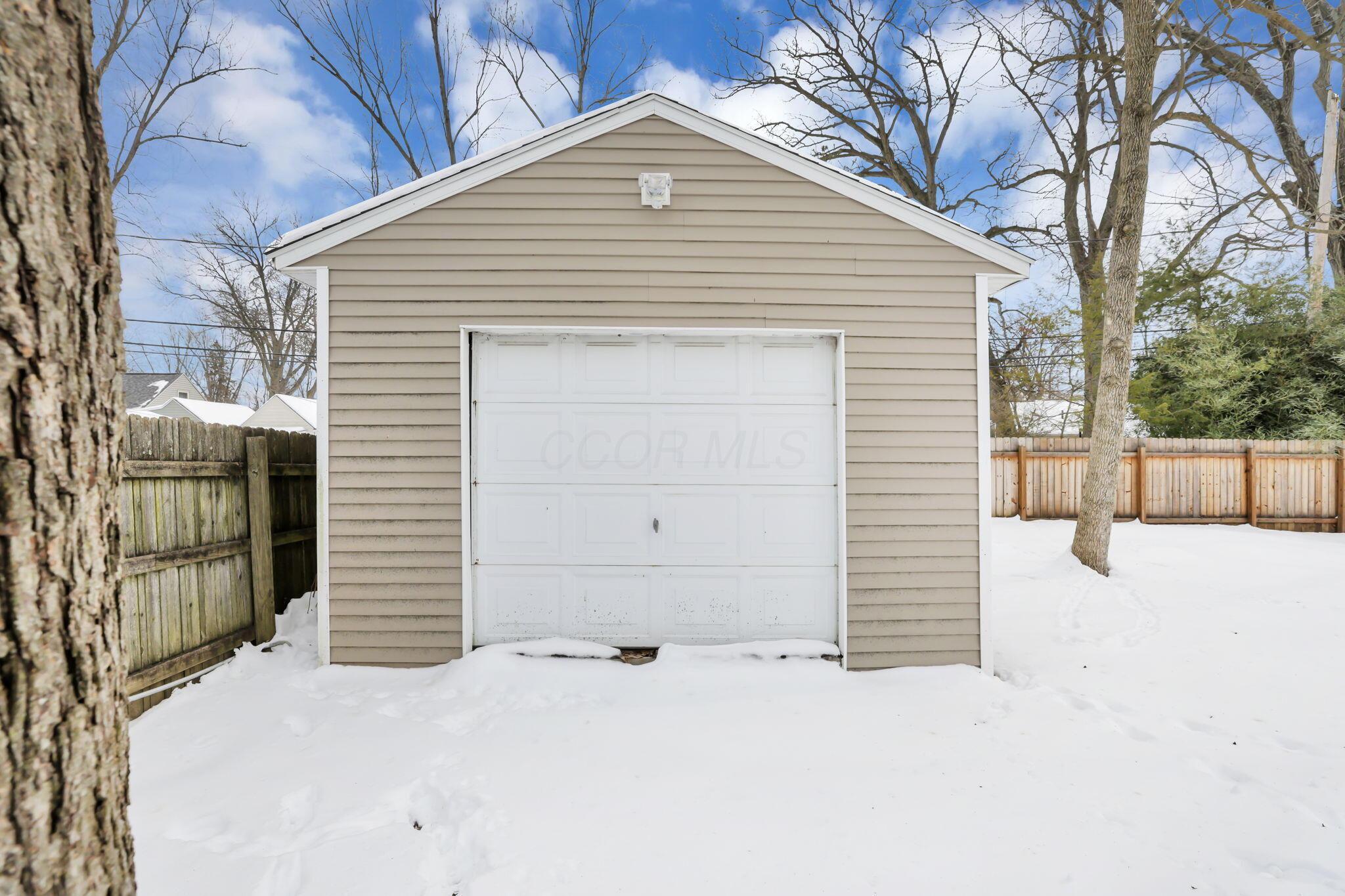 180 North Harding Road Columbus, OH 43209 - Photo 31 of 38 Detached Garage