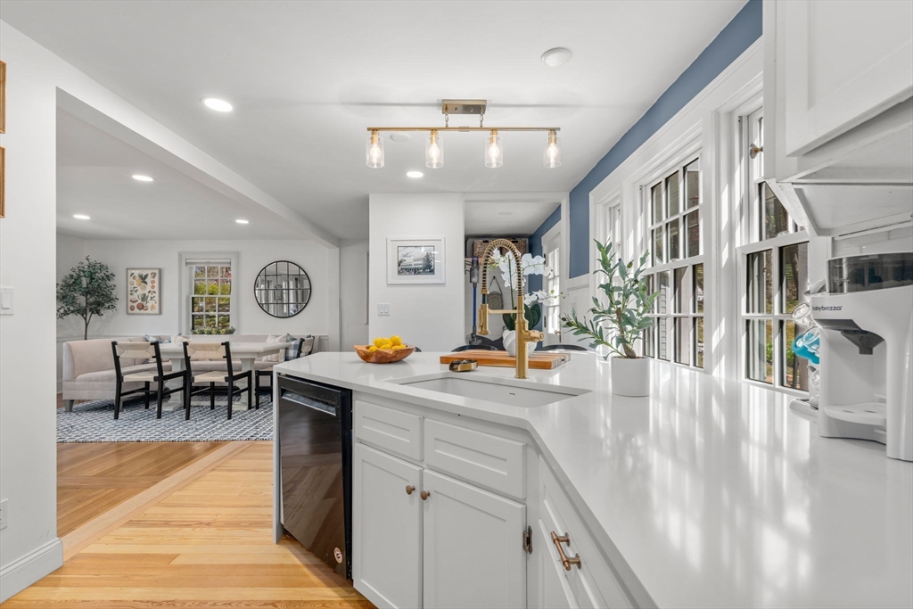 47 Indian Head Road Framingham, MA 01701 - Photo 6 of 36