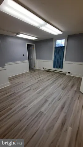 en empty room with wooden floor