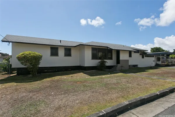 a view of a house with a yard