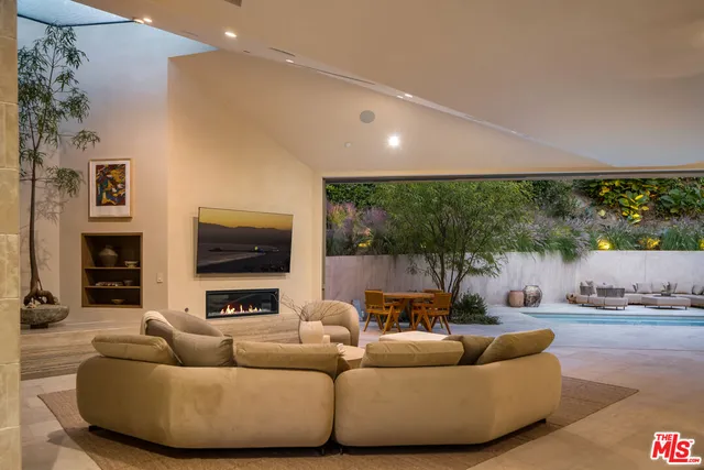 $8,495,000 | 1600 Rising Glen Road, Los Angeles, CA 90069