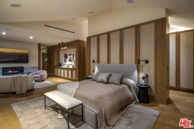 $8,495,000 | 1600 Rising Glen Road, Los Angeles, CA 90069