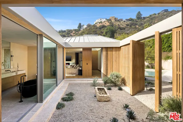 $8,495,000 | 1600 Rising Glen Road, Los Angeles, CA 90069