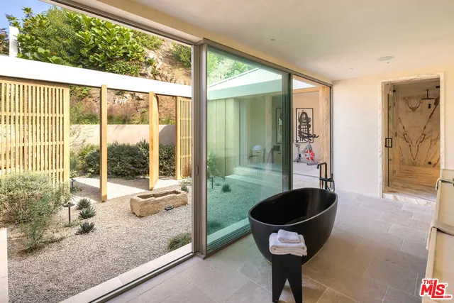 $8,495,000 | 1600 Rising Glen Road, Los Angeles, CA 90069