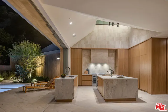 $8,495,000 | 1600 Rising Glen Road, Los Angeles, CA 90069