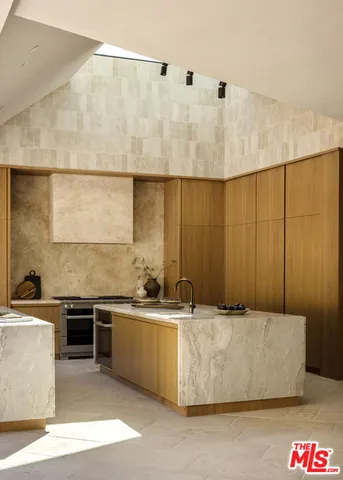 $8,495,000 | 1600 Rising Glen Road, Los Angeles, CA 90069