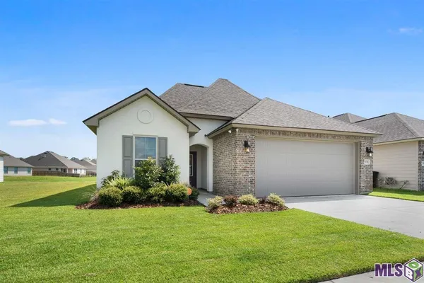 $2,180 | 7731 West Pelican Lks Avenue, Baton Rouge, LA 70820
