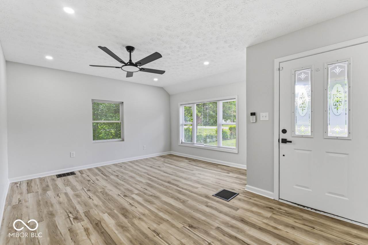 5547 West Southport Road Indianapolis, IN 46221 - Photo 6 of 39