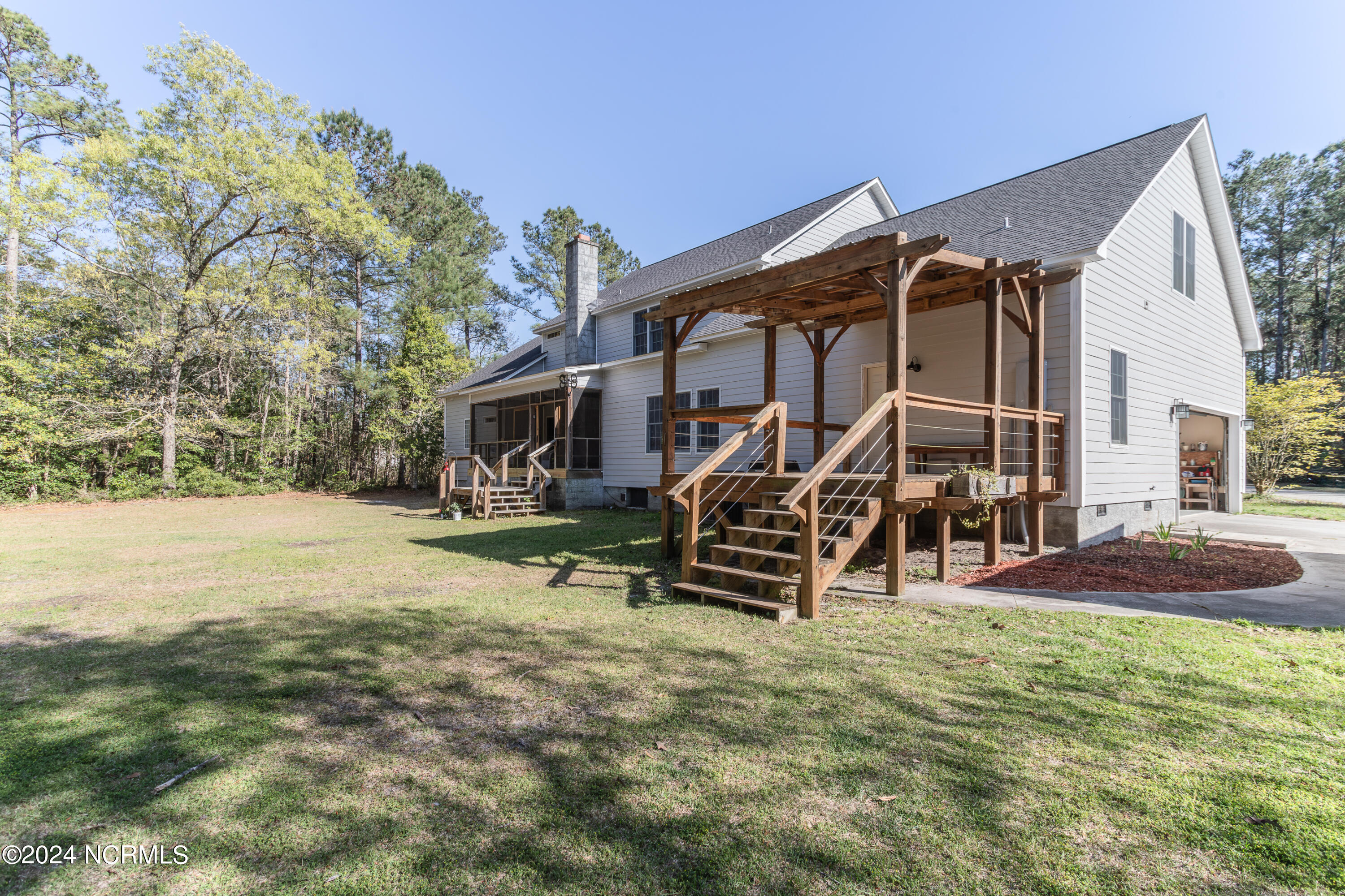 237 White Oak Bluff Road Stella, NC 28582 - Photo 20 of 110 Second Deck