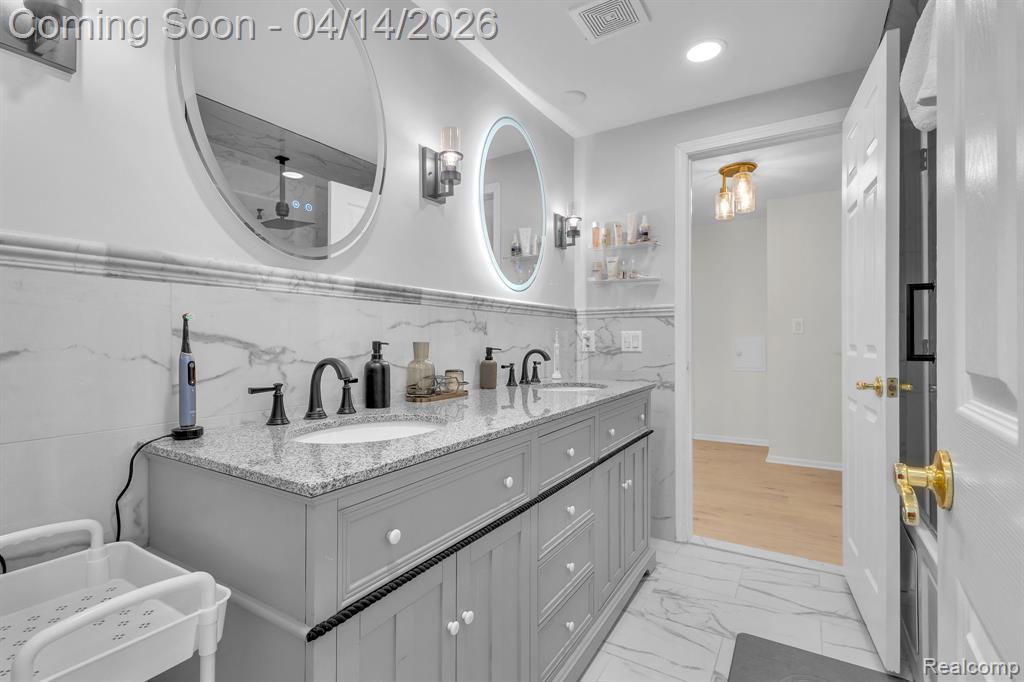 14549 Riverside Street Livonia, MI 48154 - Photo 15 of 48