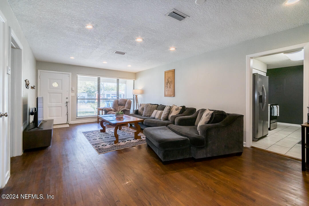 2363 Caladium Road Jacksonville, FL 32211 - Photo 4 of 20 Livingroom