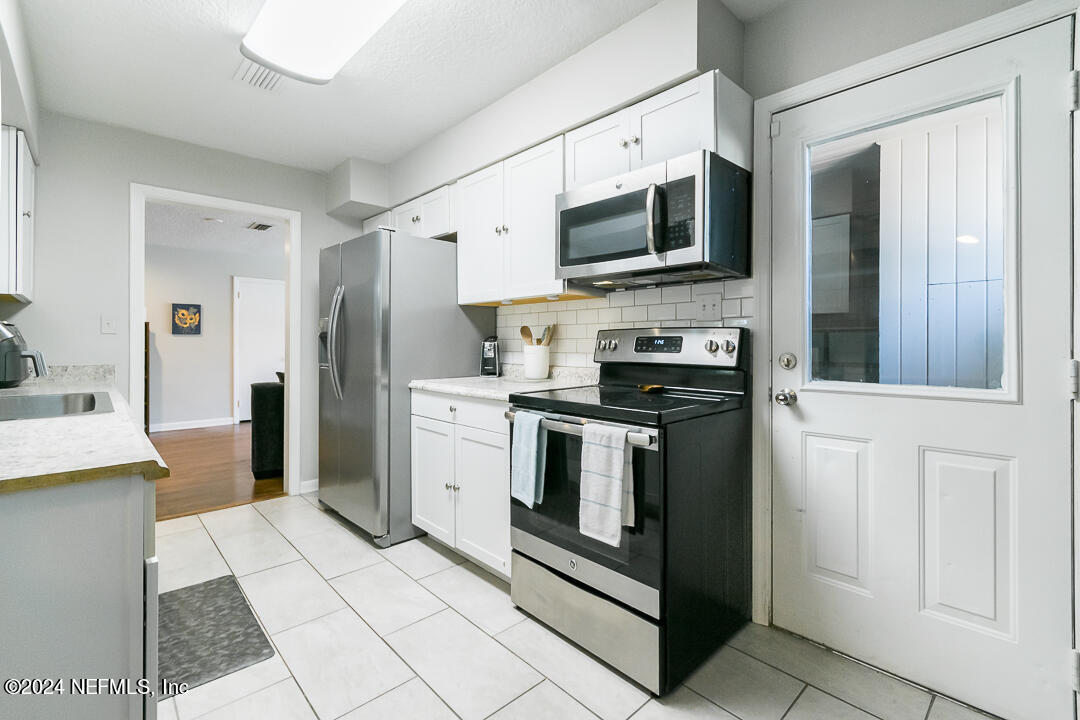 2363 Caladium Road Jacksonville, FL 32211 - Photo 10 of 20 Kitchen