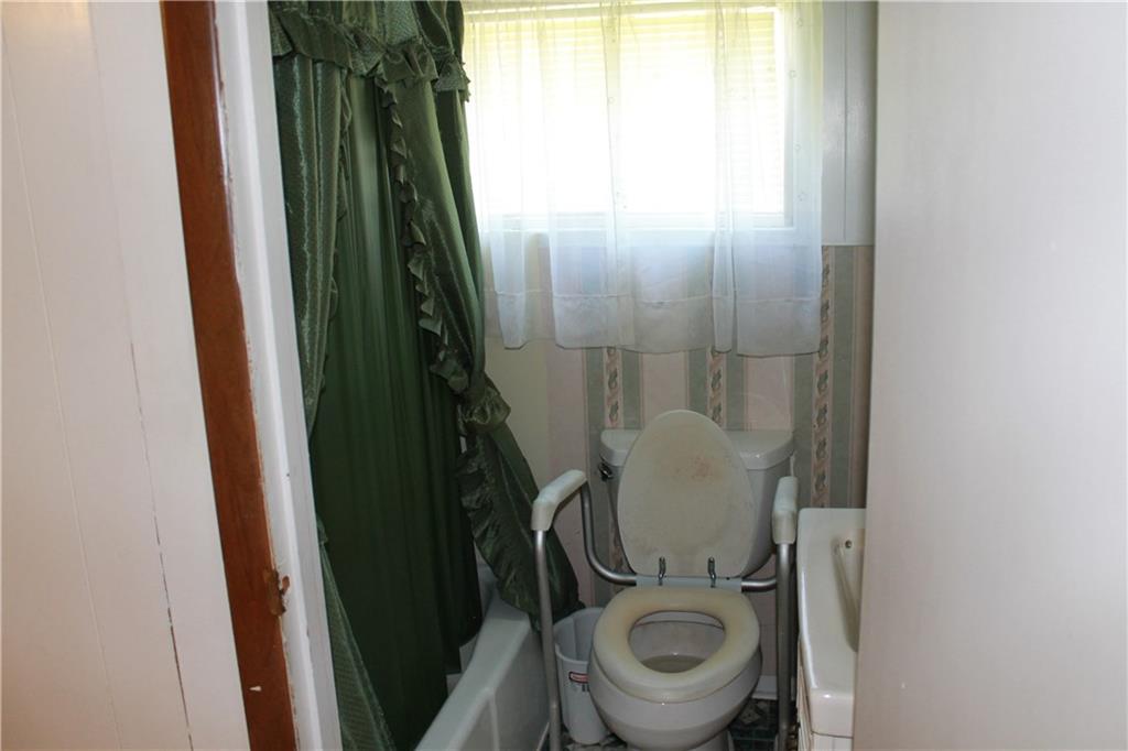 18 Oak Road West Middletown, PA 15379 - Photo 10 of 11 full bath