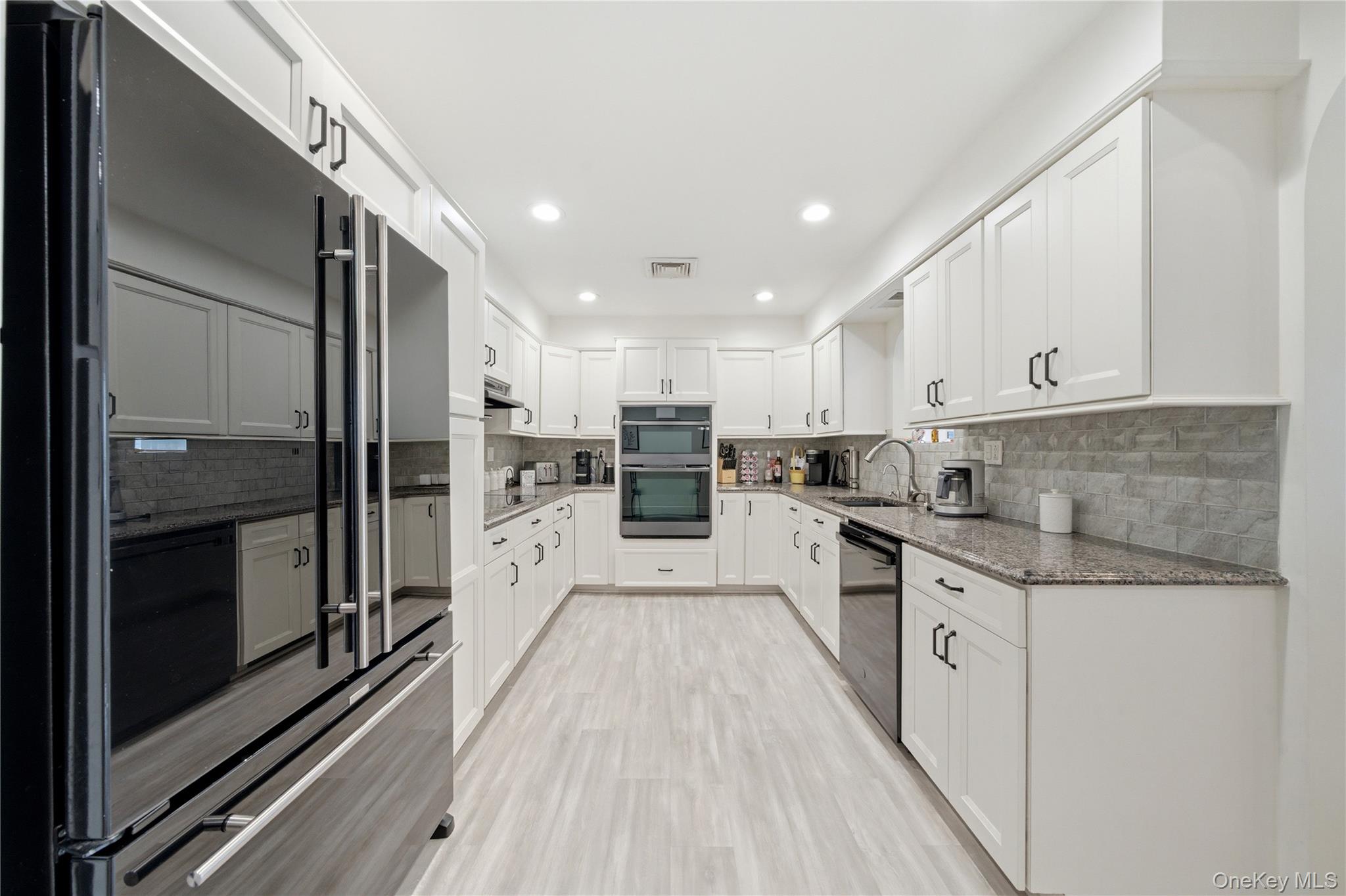82 Sunset Road Bay Shore, NY 11706 - Photo 11 of 38
