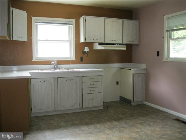 2524 Hanson Road Edgewood, MD 21040 - Photo 9 of 12 Kitchen