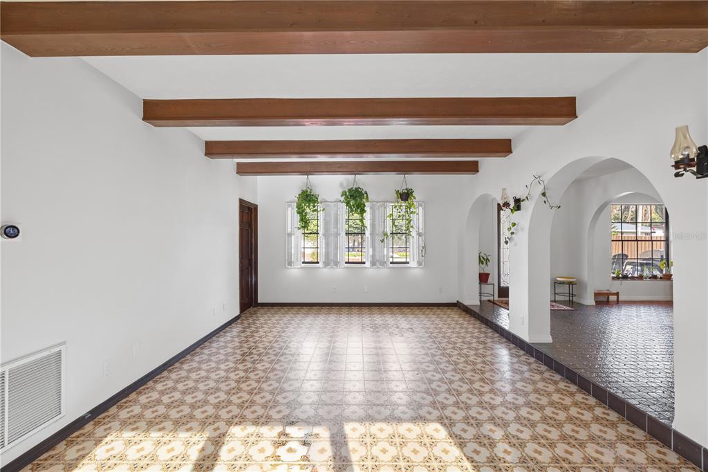 403 Weeburn Road Temple Terrace, FL 33617 - Photo 10 of 53 Gallery Image 10