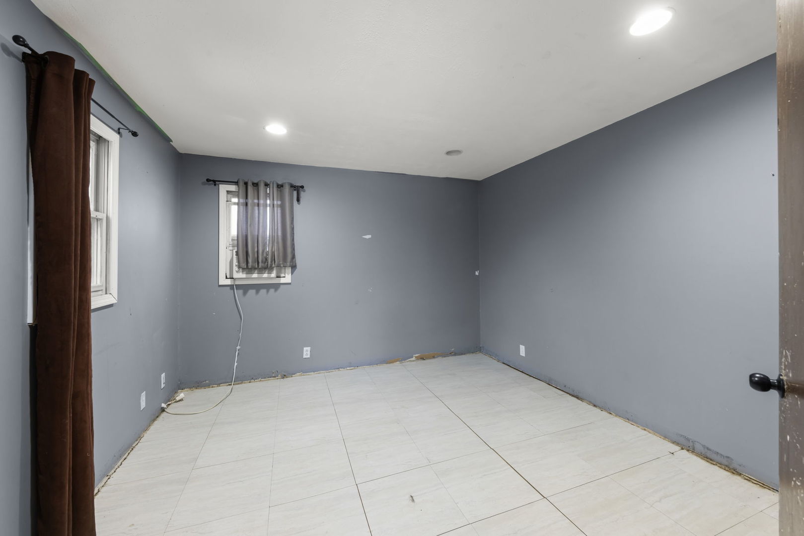 422 Best Avenue DeKalb, IL 60115 - Photo 22 of 34 a view of an empty room with a window