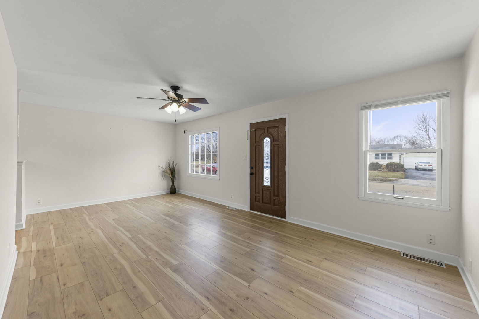 422 Best Avenue DeKalb, IL 60115 - Photo 4 of 34 a view of a livingroom with a window