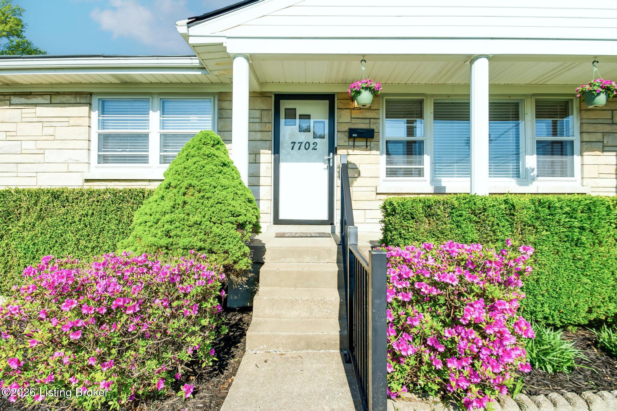 7702 Crestline Road Louisville, KY 40214 - Photo 3 of 32 7702_Crestline_Rd_40214_506