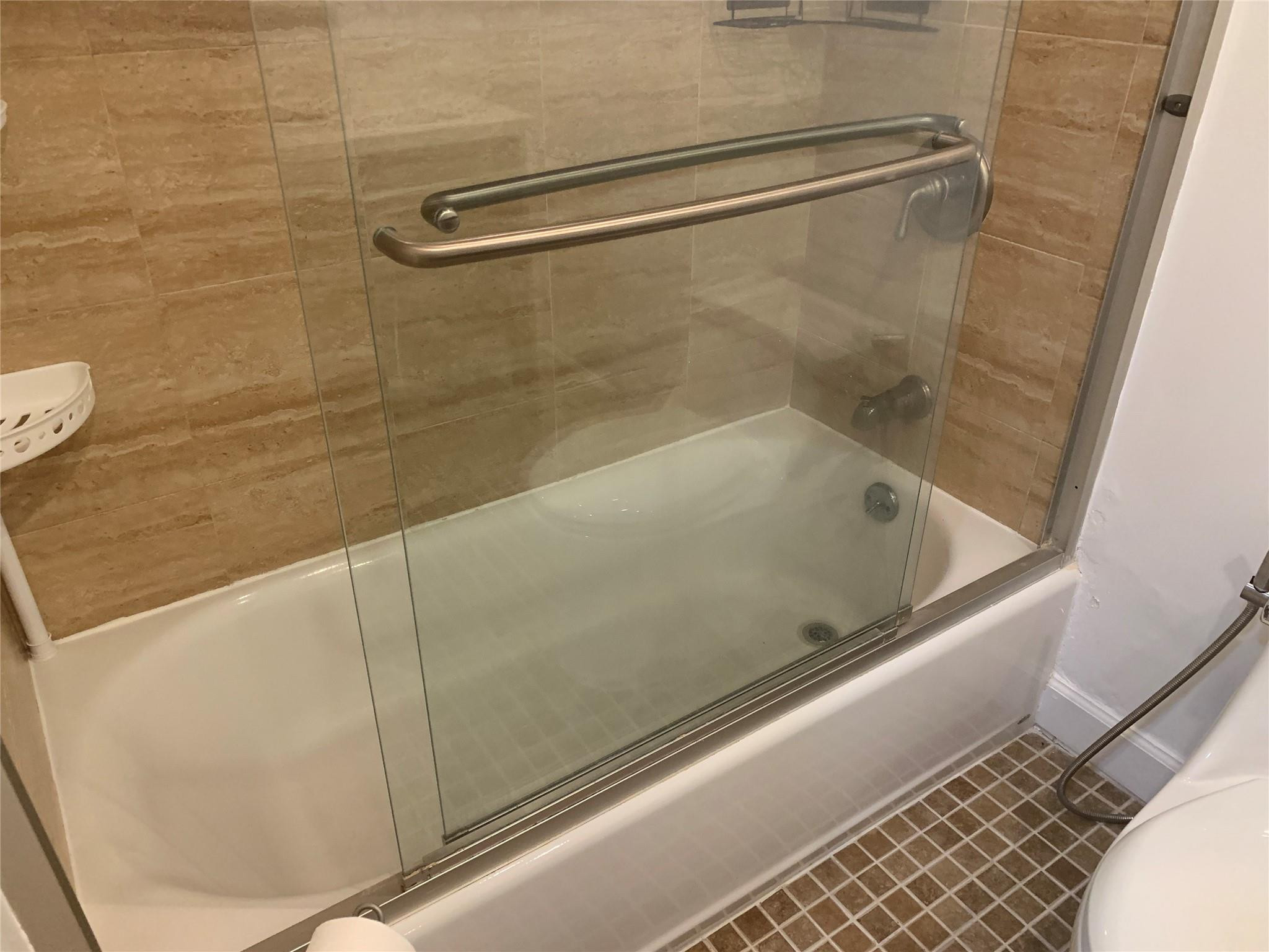 2940 North Course Drive, Unit 104 Pompano Beach, FL 33069 - Photo 6 of 21 Primary Bath