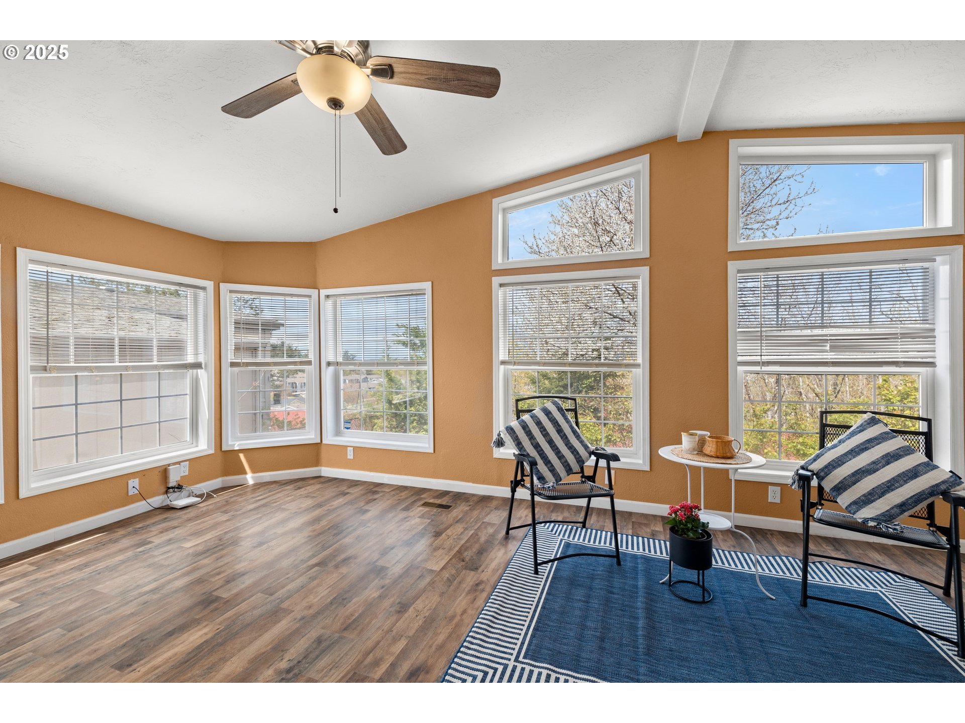 735 Southwest Sunset Way Troutdale, OR 97060 - Photo 11 of 34