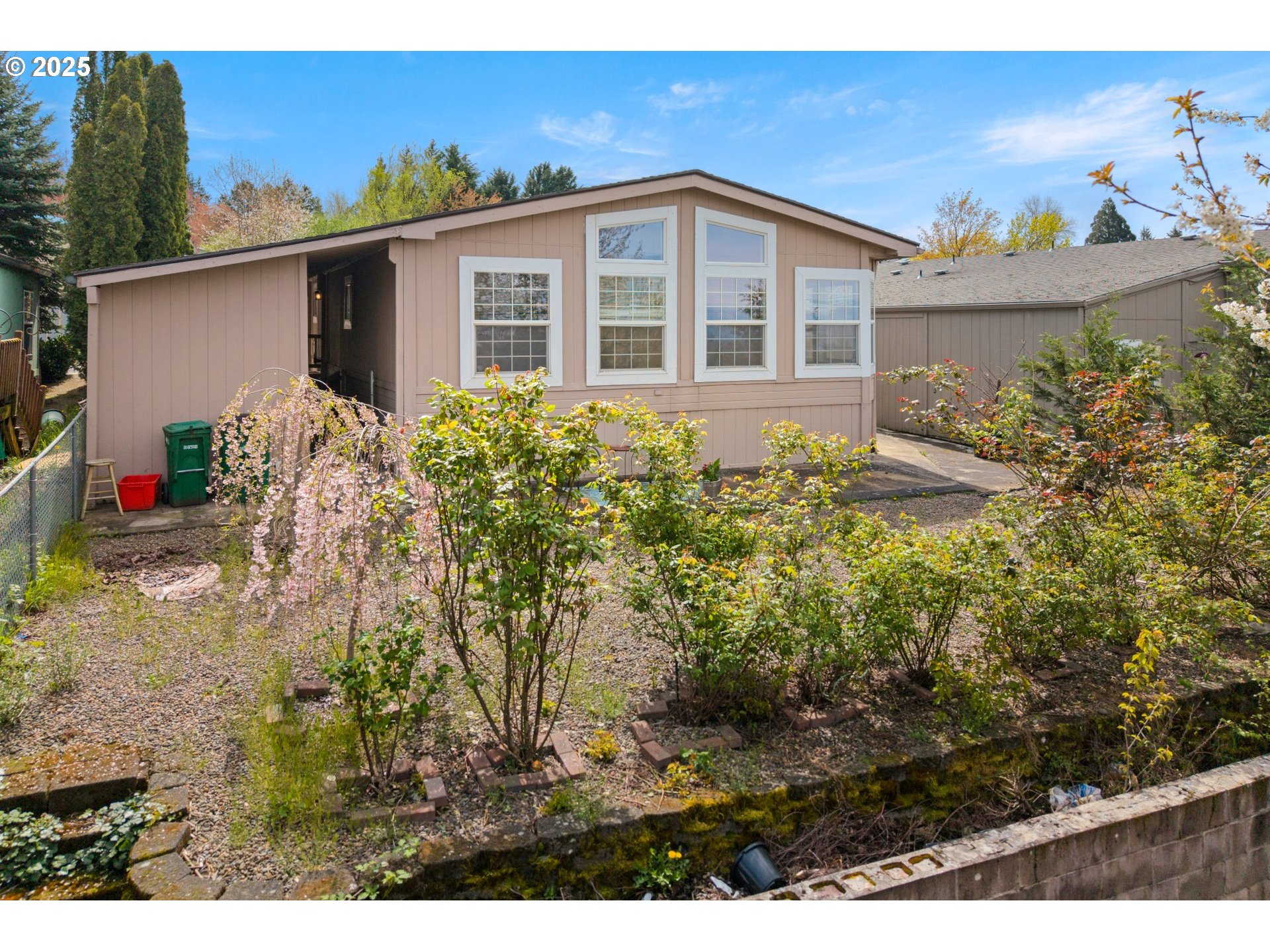 735 Southwest Sunset Way Troutdale, OR 97060 - Photo 2 of 34