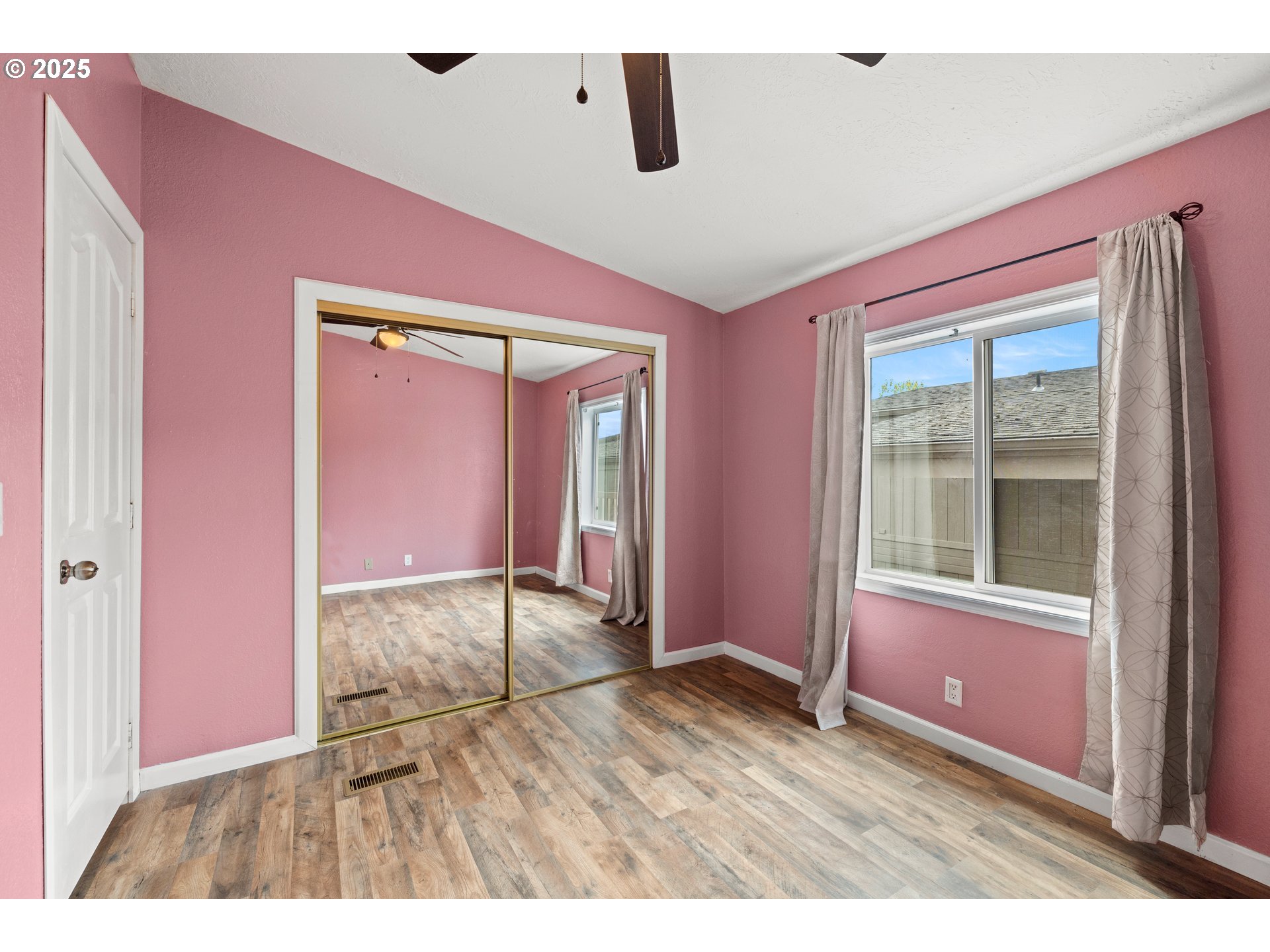 735 Southwest Sunset Way Troutdale, OR 97060 - Photo 26 of 34