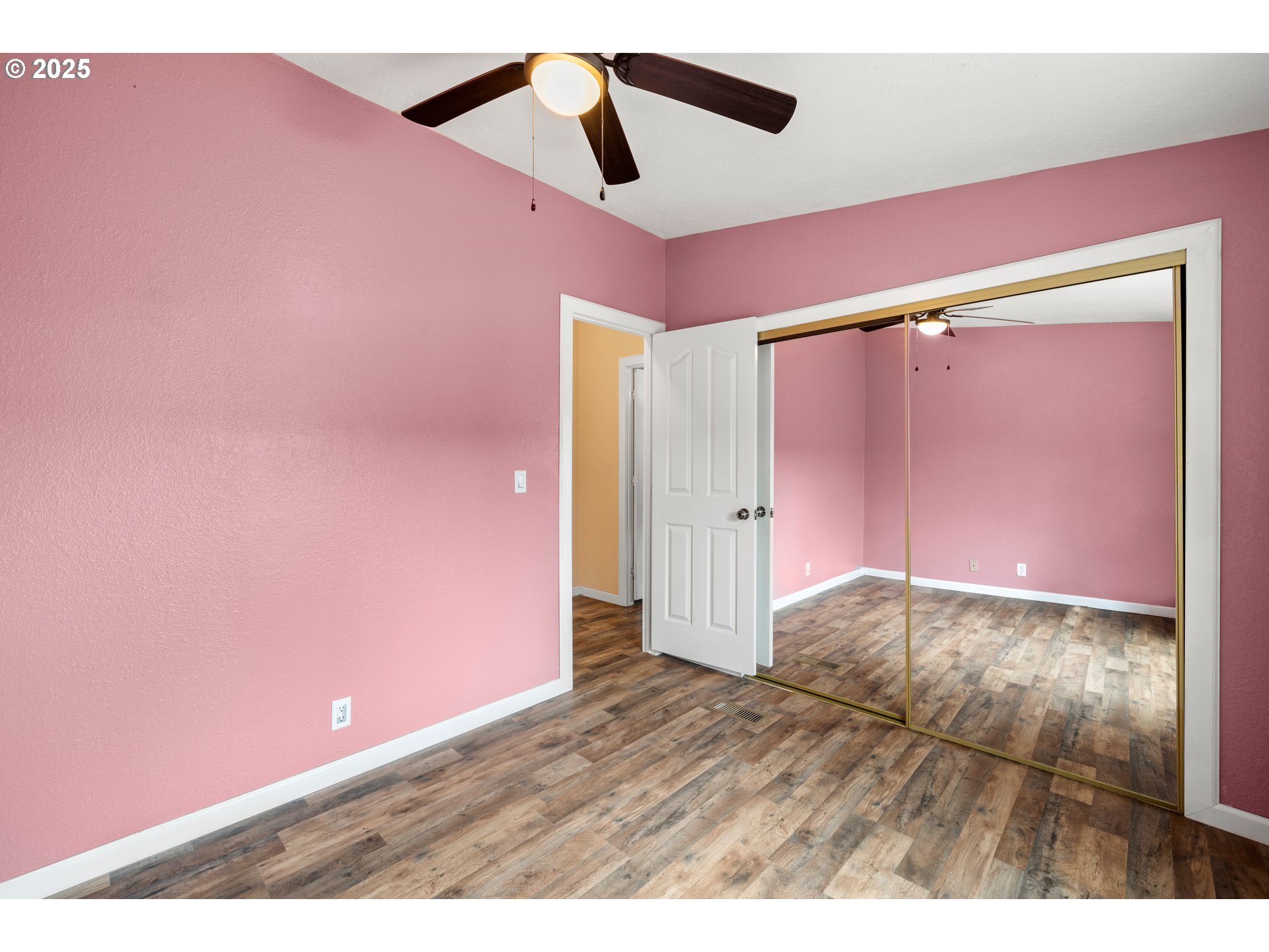 735 Southwest Sunset Way Troutdale, OR 97060 - Photo 27 of 34