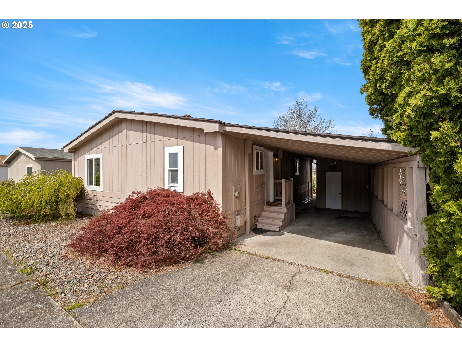 735 Southwest Sunset Way Troutdale, OR 97060 - Photo 4 of 34