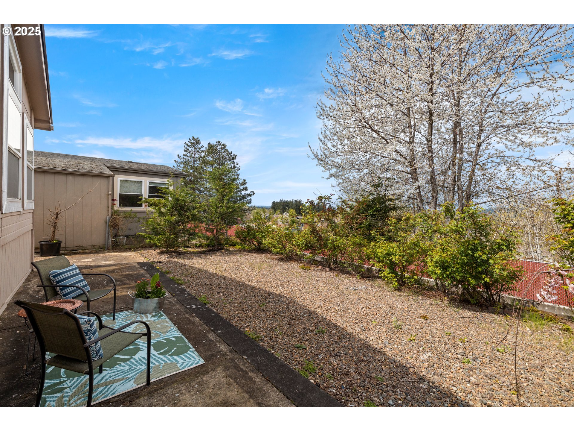 735 Southwest Sunset Way Troutdale, OR 97060 - Photo 5 of 34