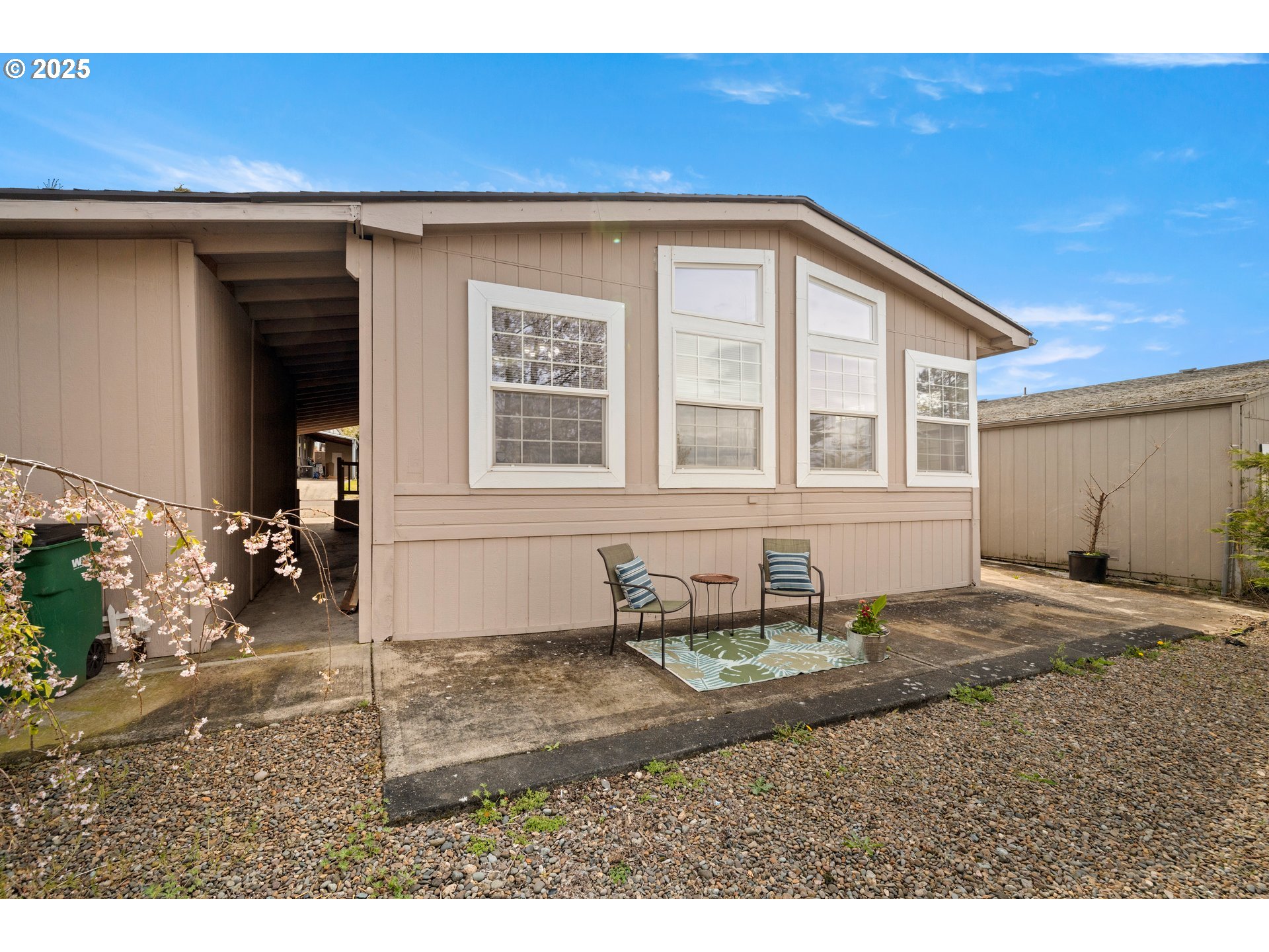 735 Southwest Sunset Way Troutdale, OR 97060 - Photo 8 of 34