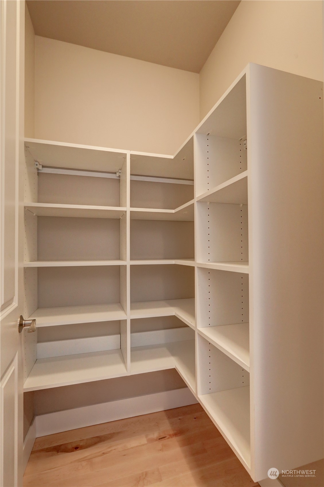 6003 Oakhurst Road South Seattle, WA 98118 - Photo 12 of 36