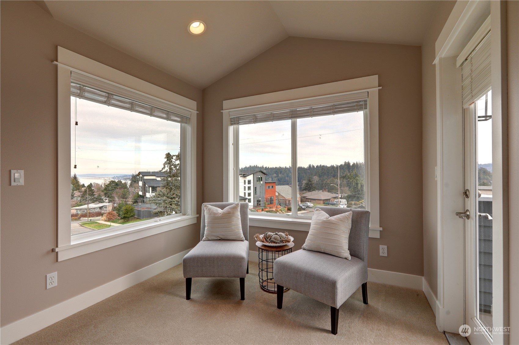 6003 Oakhurst Road South Seattle, WA 98118 - Photo 17 of 36