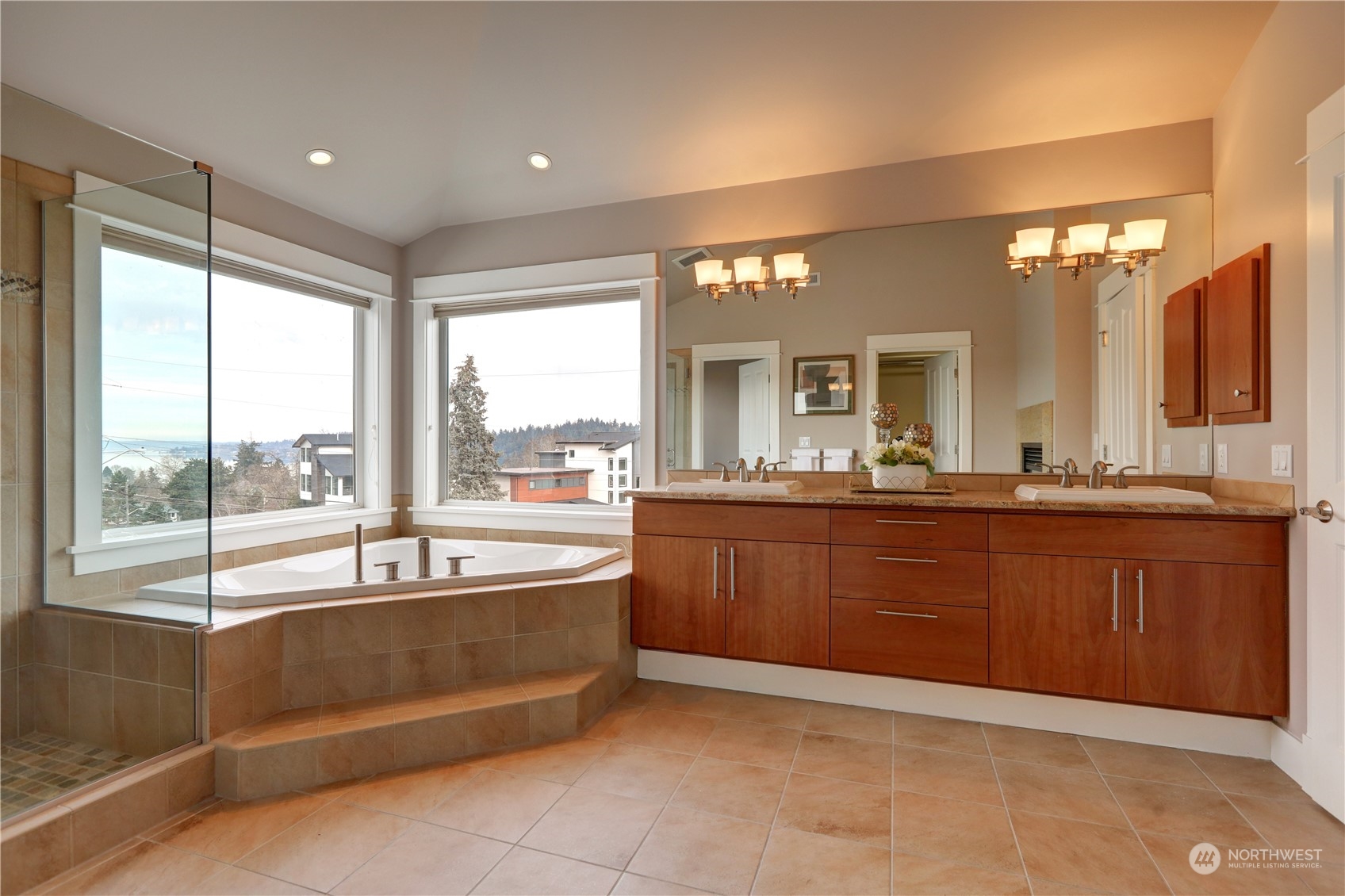 6003 Oakhurst Road South Seattle, WA 98118 - Photo 20 of 36