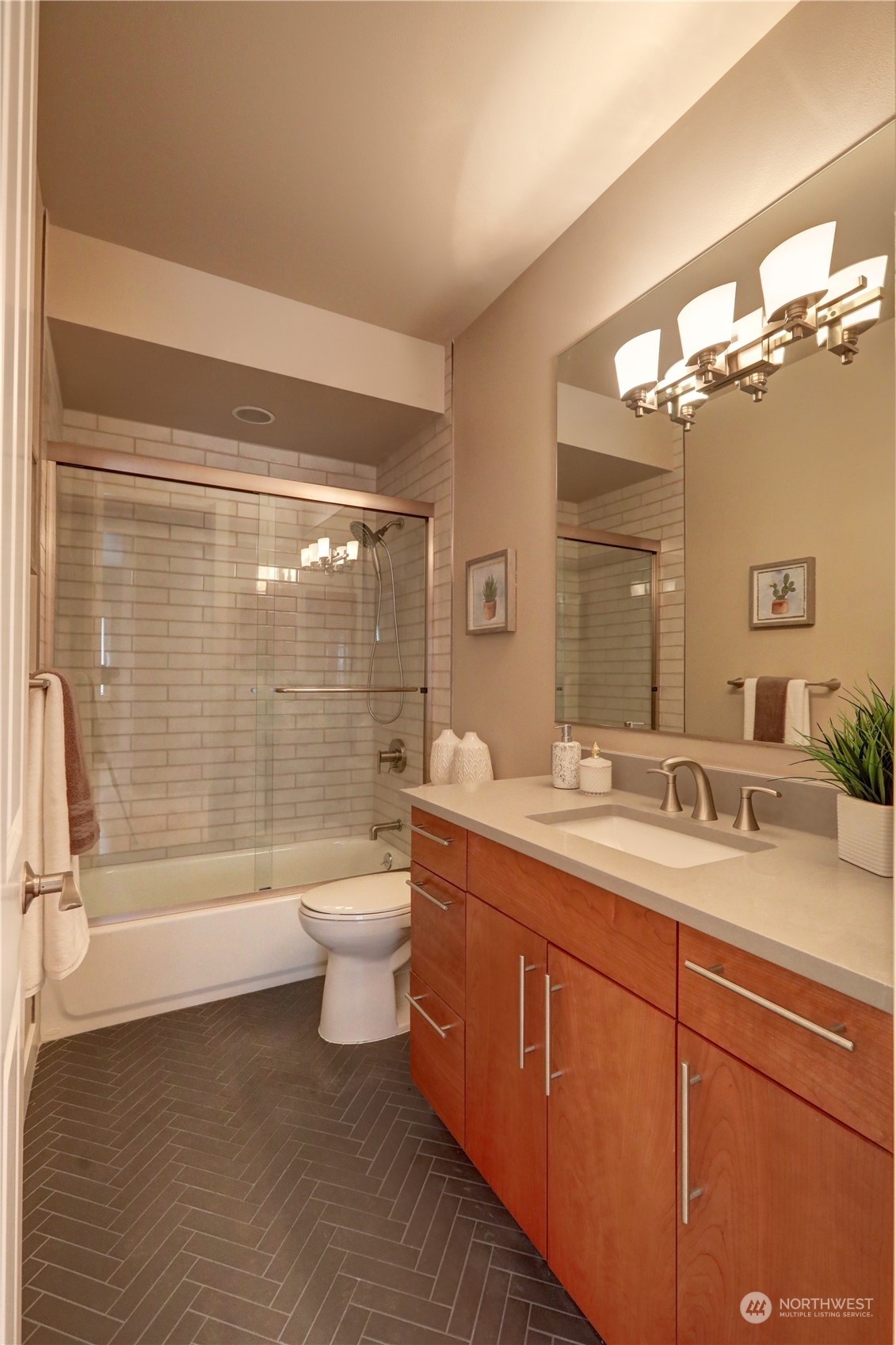 6003 Oakhurst Road South Seattle, WA 98118 - Photo 25 of 36