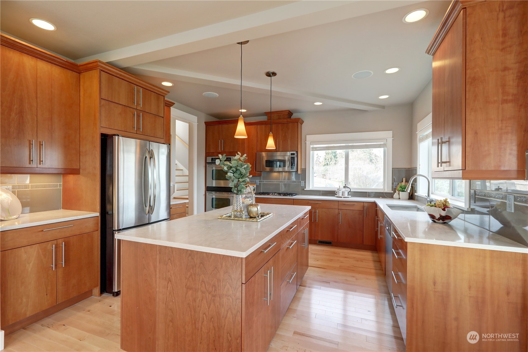 6003 Oakhurst Road South Seattle, WA 98118 - Photo 8 of 36