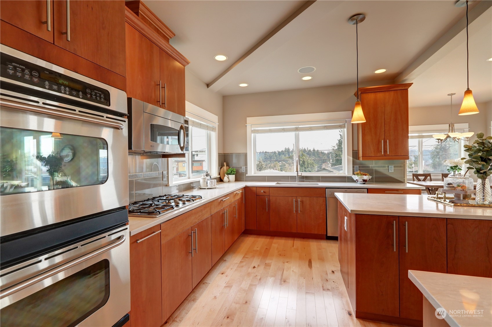6003 Oakhurst Road South Seattle, WA 98118 - Photo 10 of 36