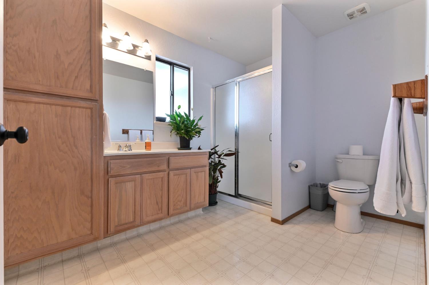147 Rocky Ridge Lane Angels Camp, CA 95222 - Photo 24 of 61 a spacious bathroom with a double vanity sink a toilet and a mirror
