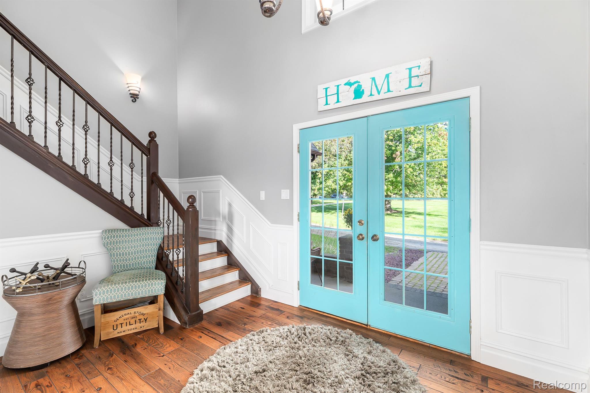 Lovely open and inviting foyer.