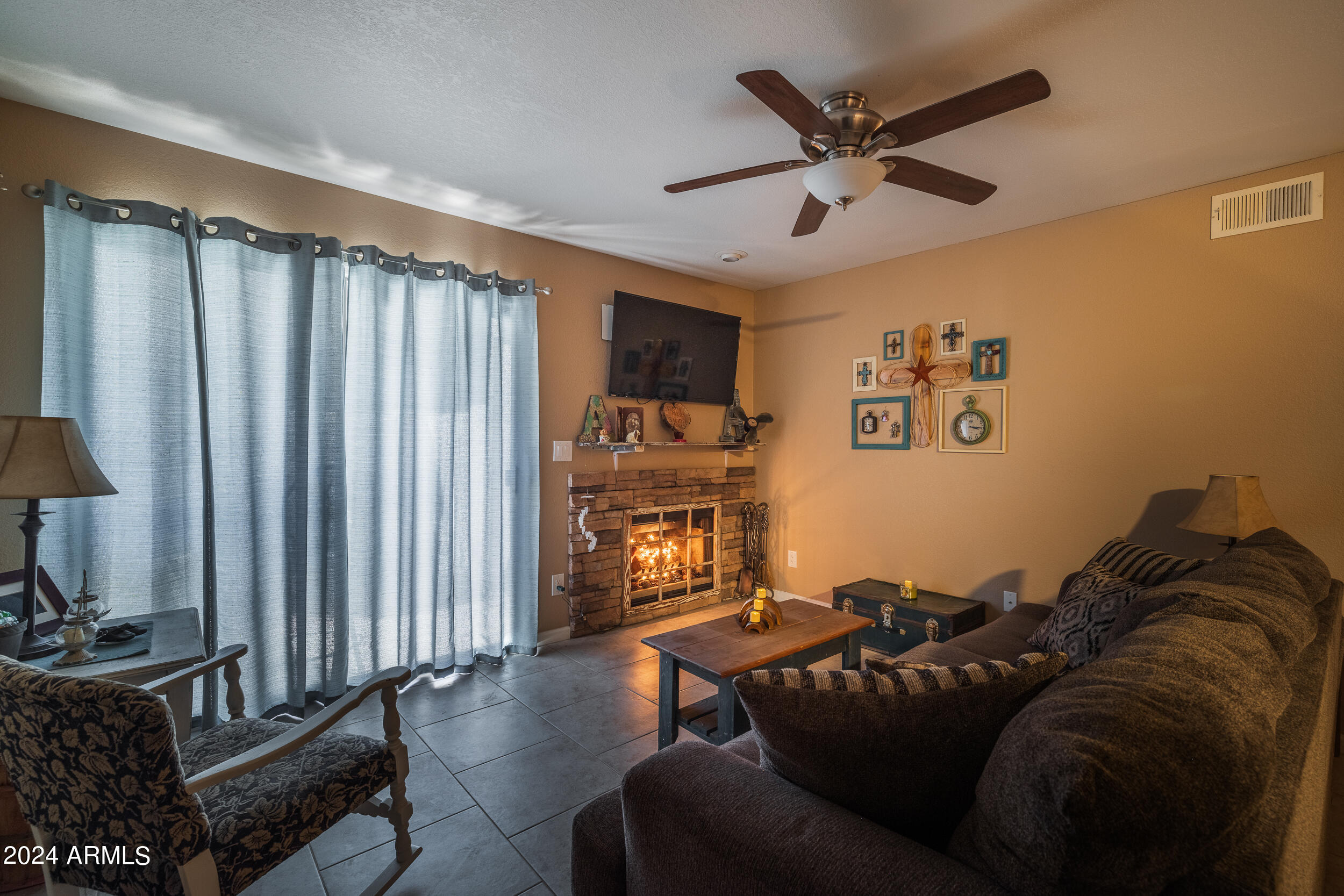533 West Guadalupe Road, Unit 1088 Mesa, AZ 85210 - Photo 6 of 41 Living Room