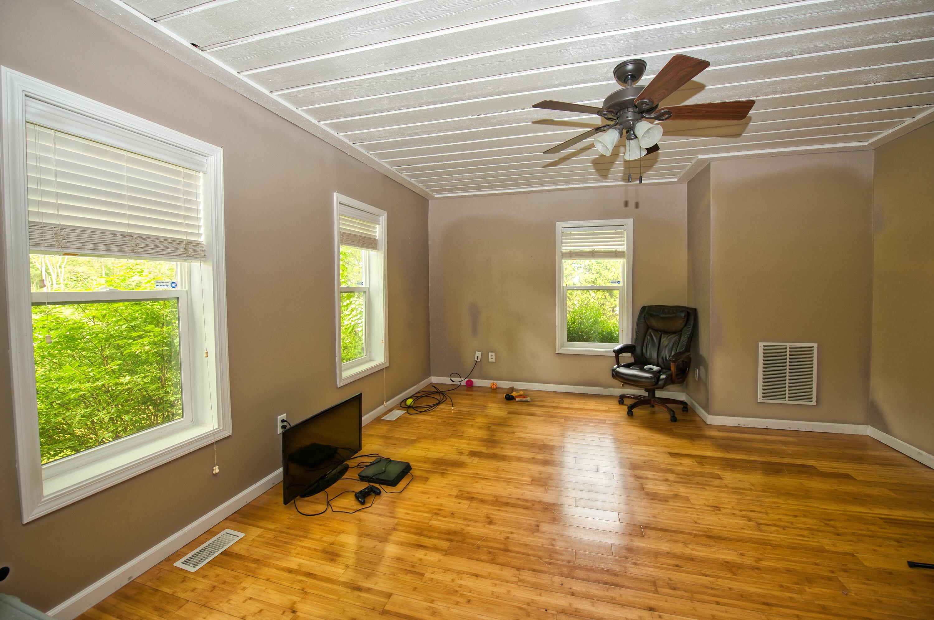 33212 Redfield Street Niles, MI 49120 - Photo 6 of 39 REDFIELD_DSC9060