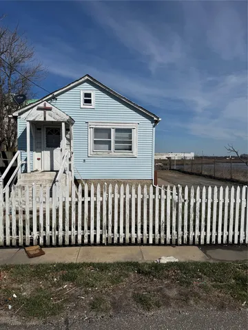 $450,000 | 7 Reyem Drive, Lawrence, NY 11559