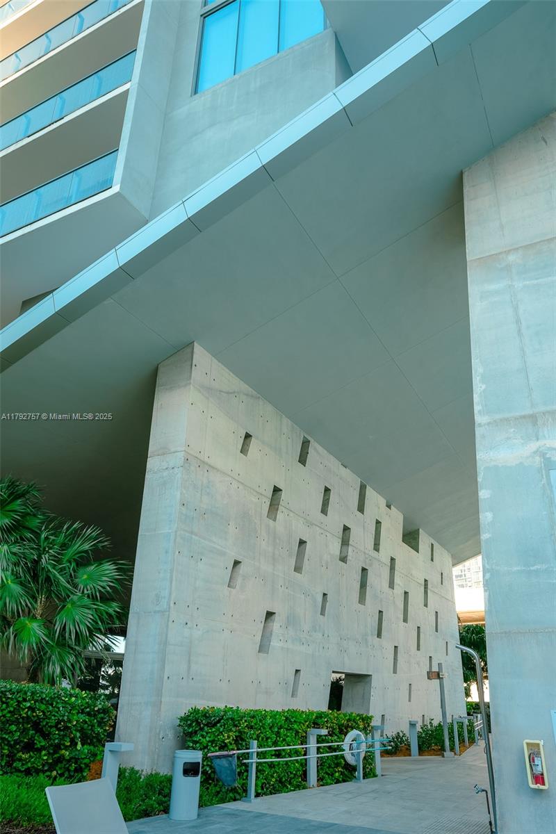 68 Southeast 6th Street, Unit 1204 Miami, FL 33131 - Photo 29 of 48 a view of a building