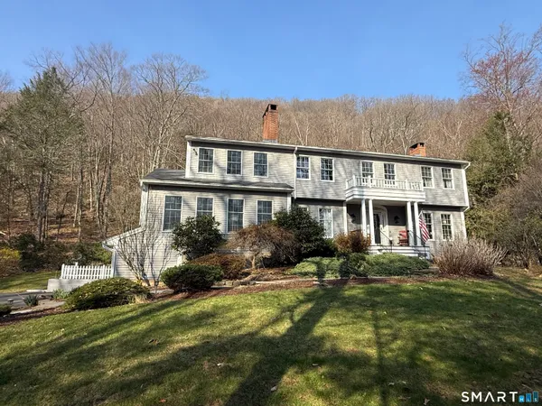 a view of entryway with livingroom and furniture