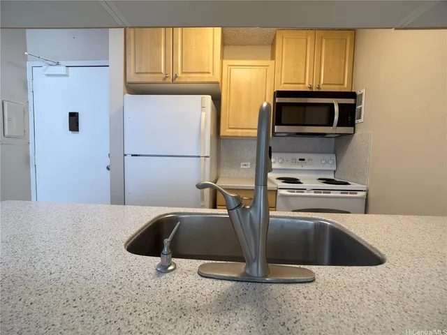 $2,100 | 98-450 Koauka Loop, Unit 201, Aiea, HI 96701