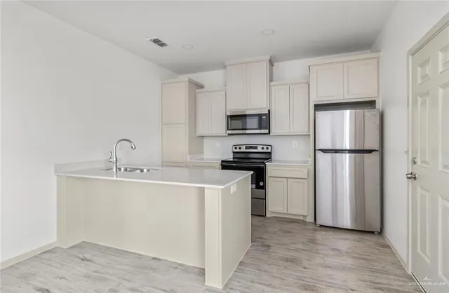 $990 | 1513 Shavano Drive, Unit 3, Edinburg, TX 78541