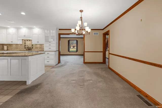 $789,000 | 425 West Schuetter Road, Jasper, IN 47546