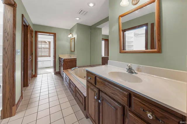 $789,000 | 425 West Schuetter Road, Jasper, IN 47546